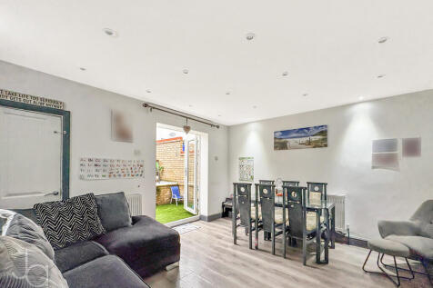 Photo 14-11-2025,...