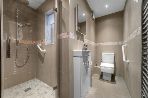 PT-FC(COL)-TheWhi...