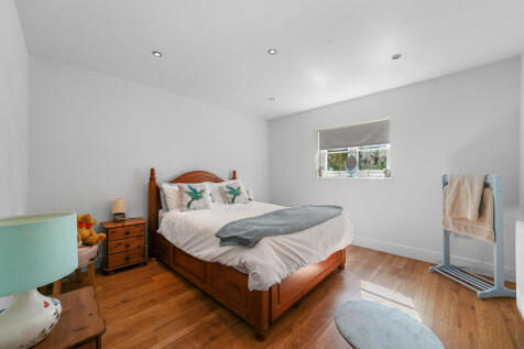 PT-FC(COL)-TheWhi...