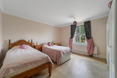 PT-FC(COL)-TheWhi...