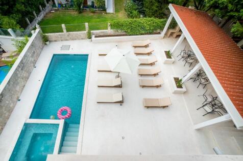 covered pergola