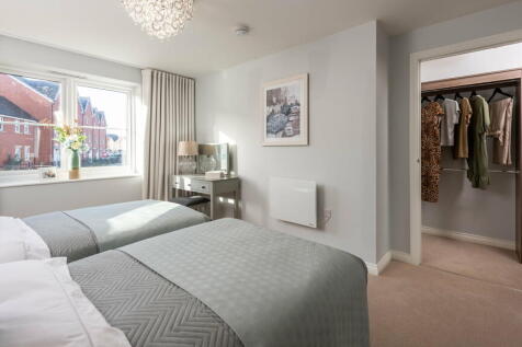 BEDROOM &amp; WALK IN WARDROBE