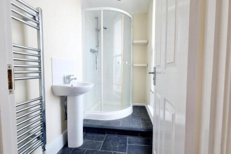 Ensuite to Bedroom 1