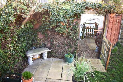 PRIVATE SEATING NOOK 2