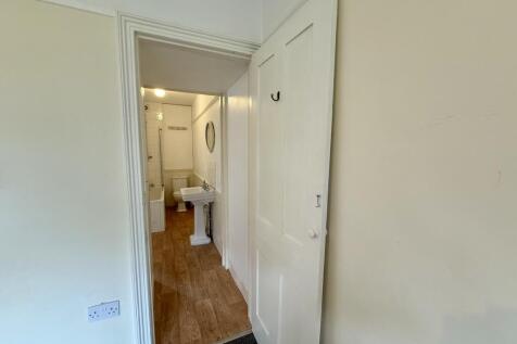 Jack &amp; Jill Bathroom