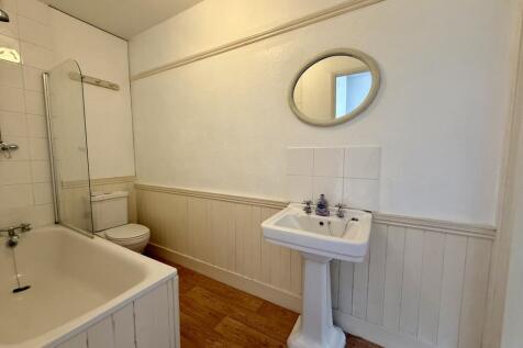 Jack &amp; Jill Bathroom