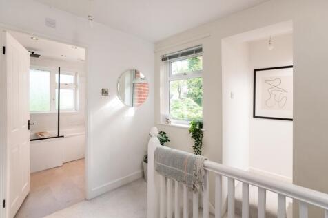thumbnail_51 St. Andrews Crescent-12