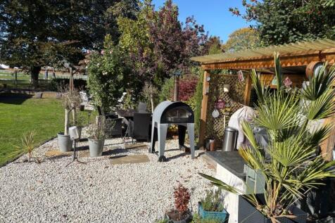 MAnor Green garden 2