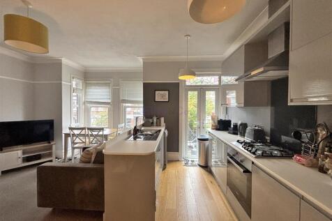 Lounge/Kitchen