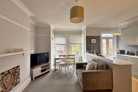 Lounge/Kitchen