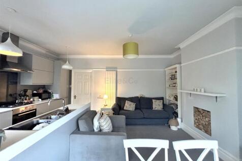 Lounge/Kitchen