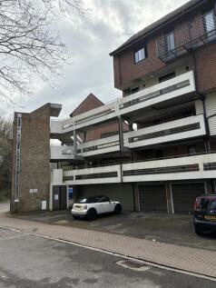 22 Stuart Court 5.jpg