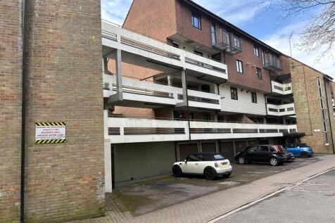 22 Stuart Court 1.jpg