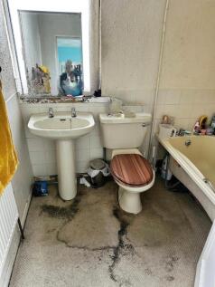 pbox-bathroom-344334.jpg