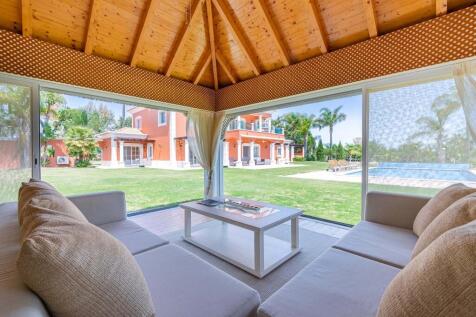 Outdoor Lounge Area