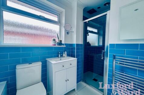 Family Bathroom 1