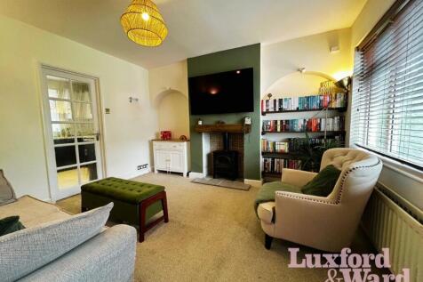 Living Room 2/2