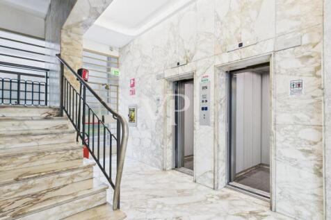 Due ascensori condominiali