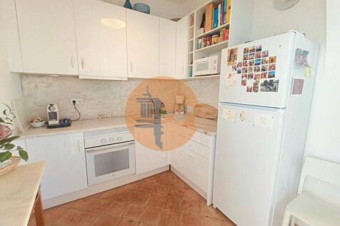 Kitchen #typical #downtown #casasdosotavento #Olhão