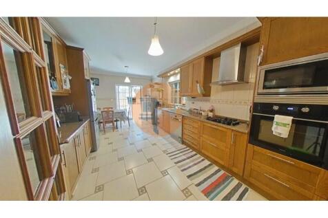Moradia T5, logradouro, cave e garagem em Olhão #casasdosotavento#
