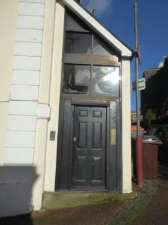 P1030122_Entrance to flats.jpg