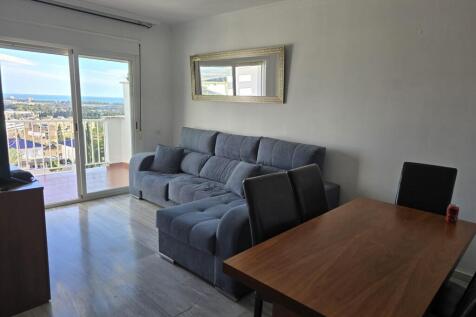 Lounge Dining Area