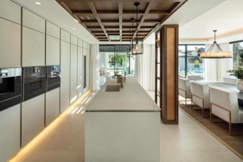 Kitchen  (2)