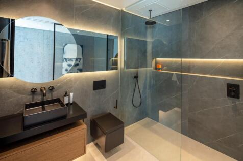 Guest bathroom (2)
