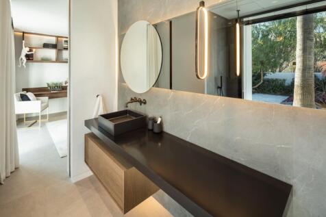 Guest bathroom (1)