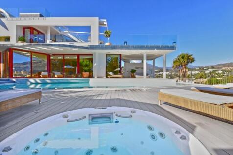 Downstairs Jacuzzi (