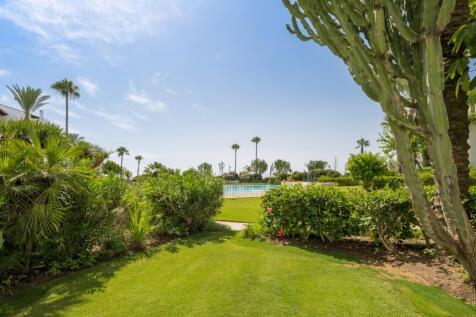 Views to Pool &amp; Sea