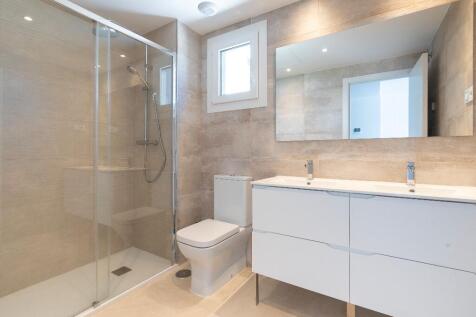 En-suite bathroom