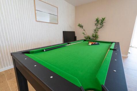 Pool table