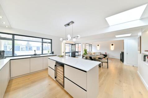 Kitchen / Dining