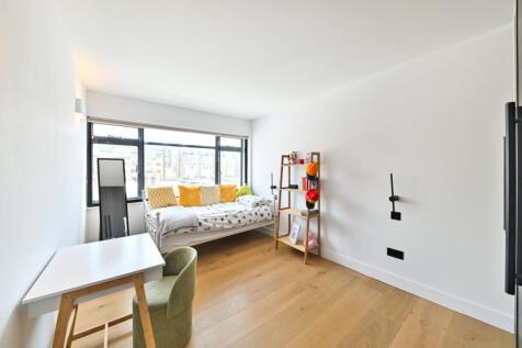Bedroom &#43; En Suite