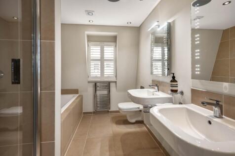 Principal Bathroom