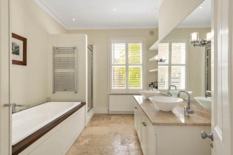 Principal Bathroom