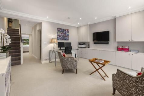 Sitting/Play Room