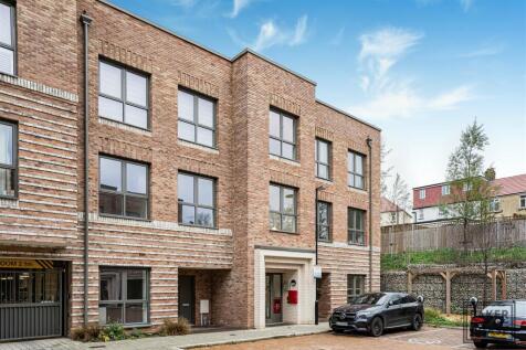 Car Park &amp; Communal Grounds