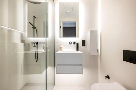 Lw Gr F Shower Room
