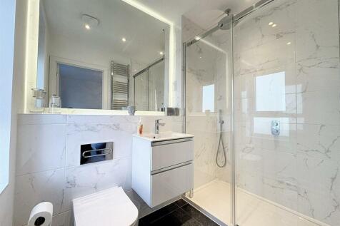 En-suite to Bedroom Two