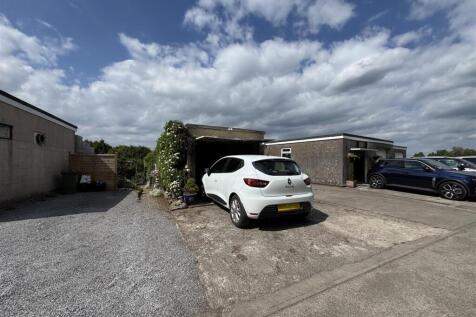 Driveway/Garage