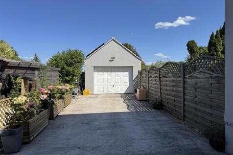 Drive/Garage