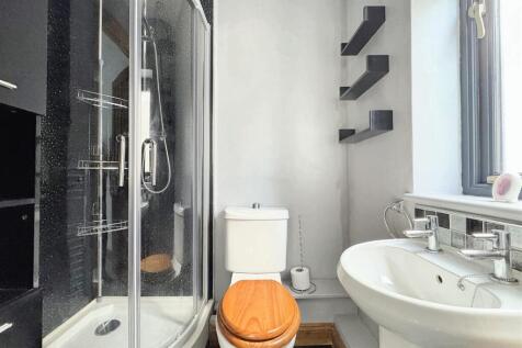 En-suite to Bedroom Two
