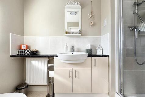 En-suite to Bedroom Two