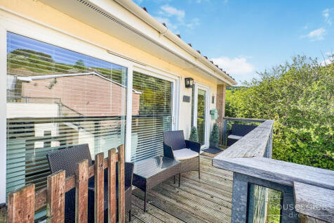Entrance/Balcony