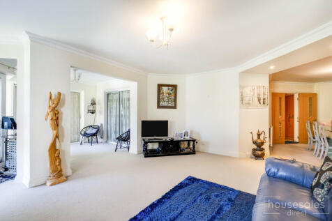 Lounge/ Dining Room