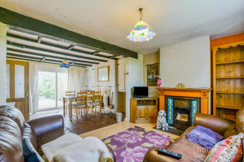 Lounge/ Dining Area