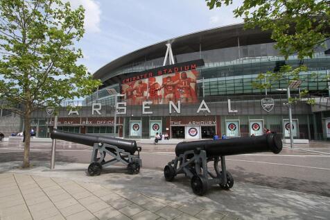 Emirates_Stadium_-_canons.jpg
