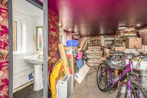 Basement / W.C